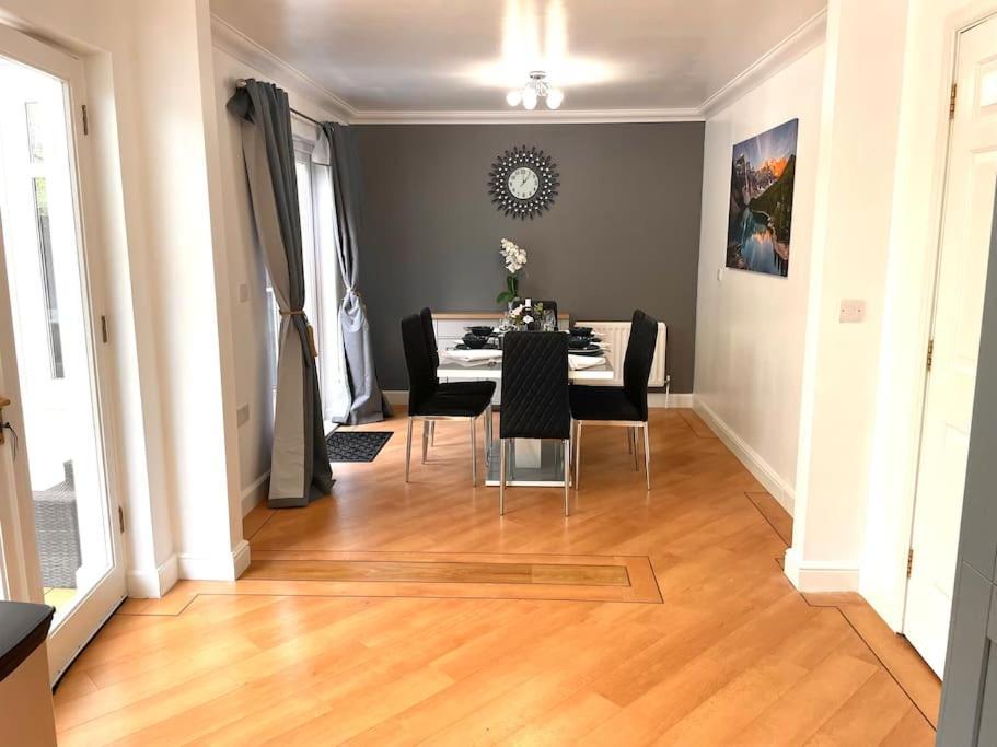 הורלי The Woodlands, Shortstay, Ideal For Families, Relocation, Contractors, Travel Stay מראה חיצוני תמונה